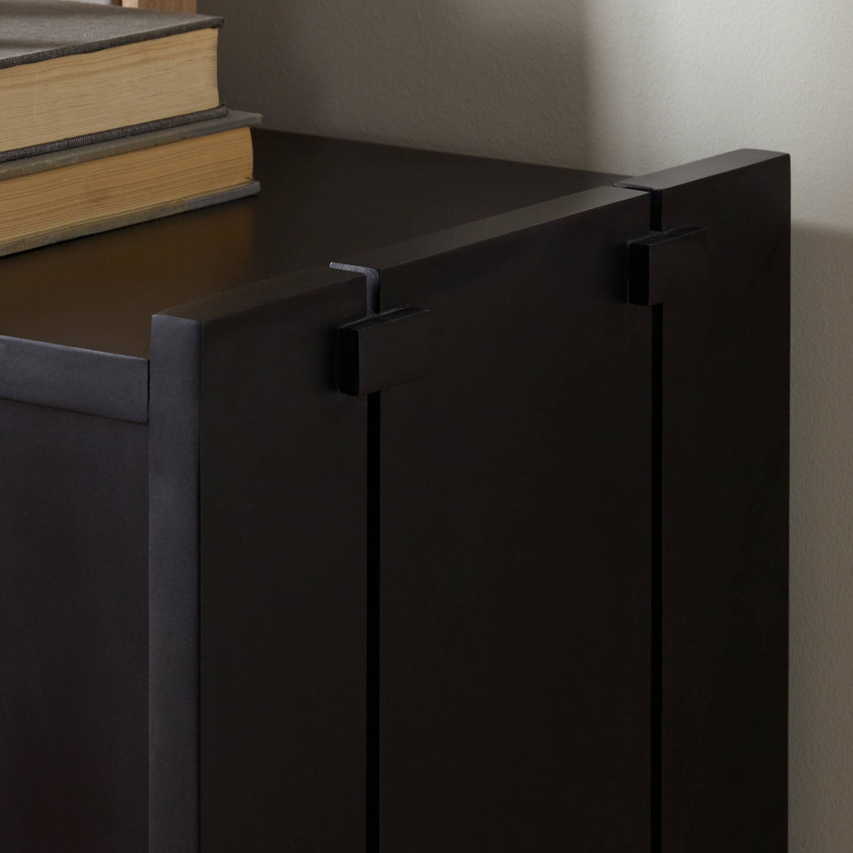 Etro Media Console