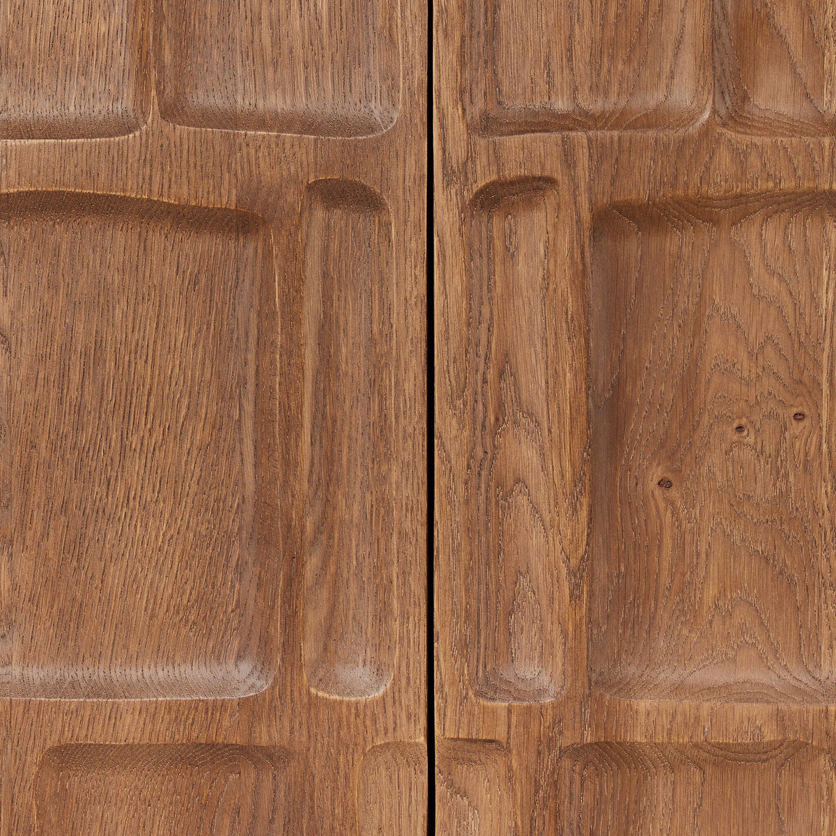 Ezri Cabinet