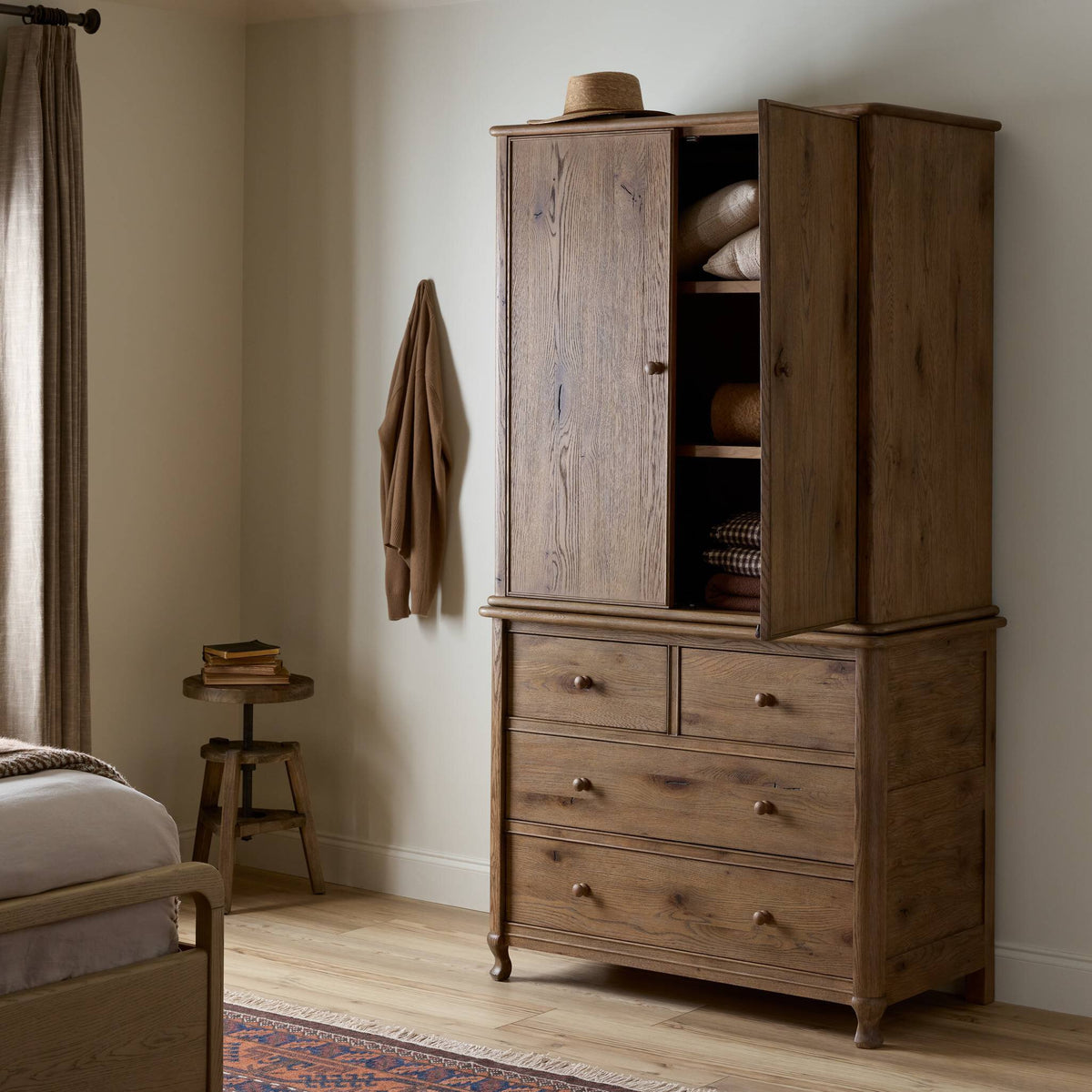 Pika Armoire