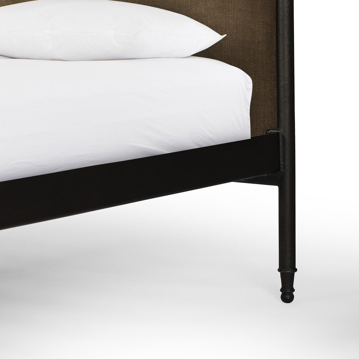 Leyla Bed