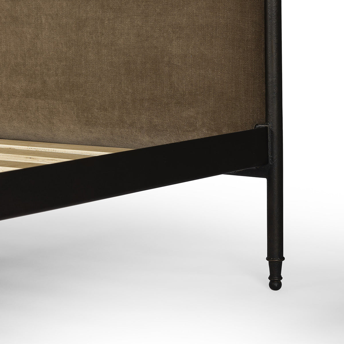 Leyla Bed