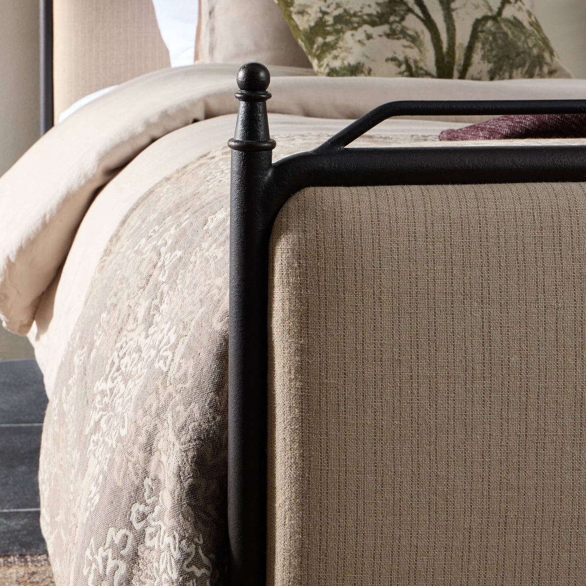 Leyla Bed