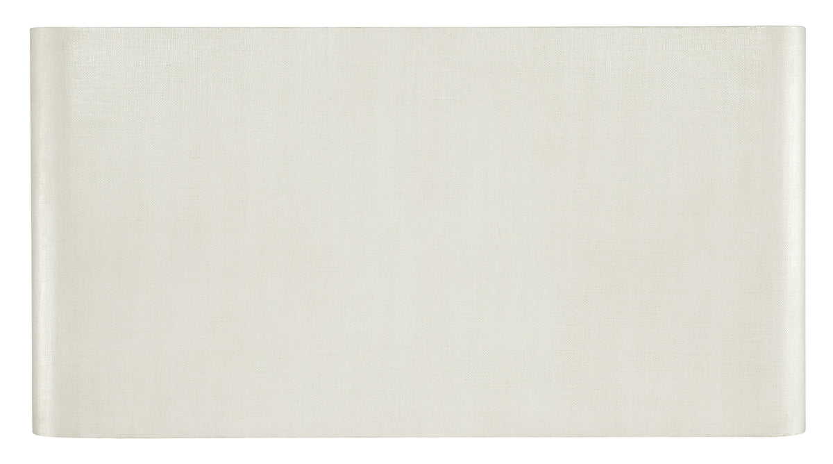 a white cloth with a white border