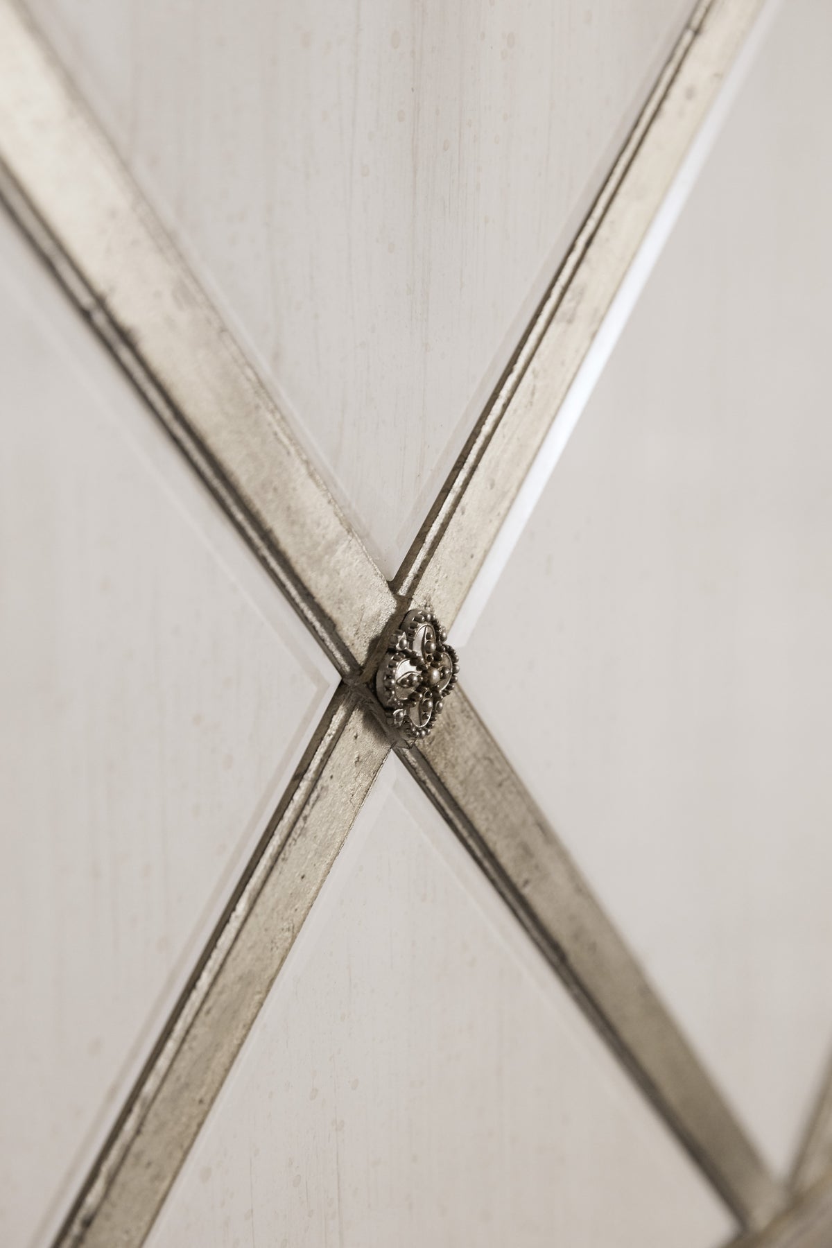 a close up of a cross