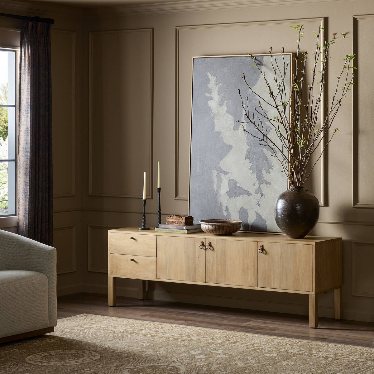 Isador Media Console