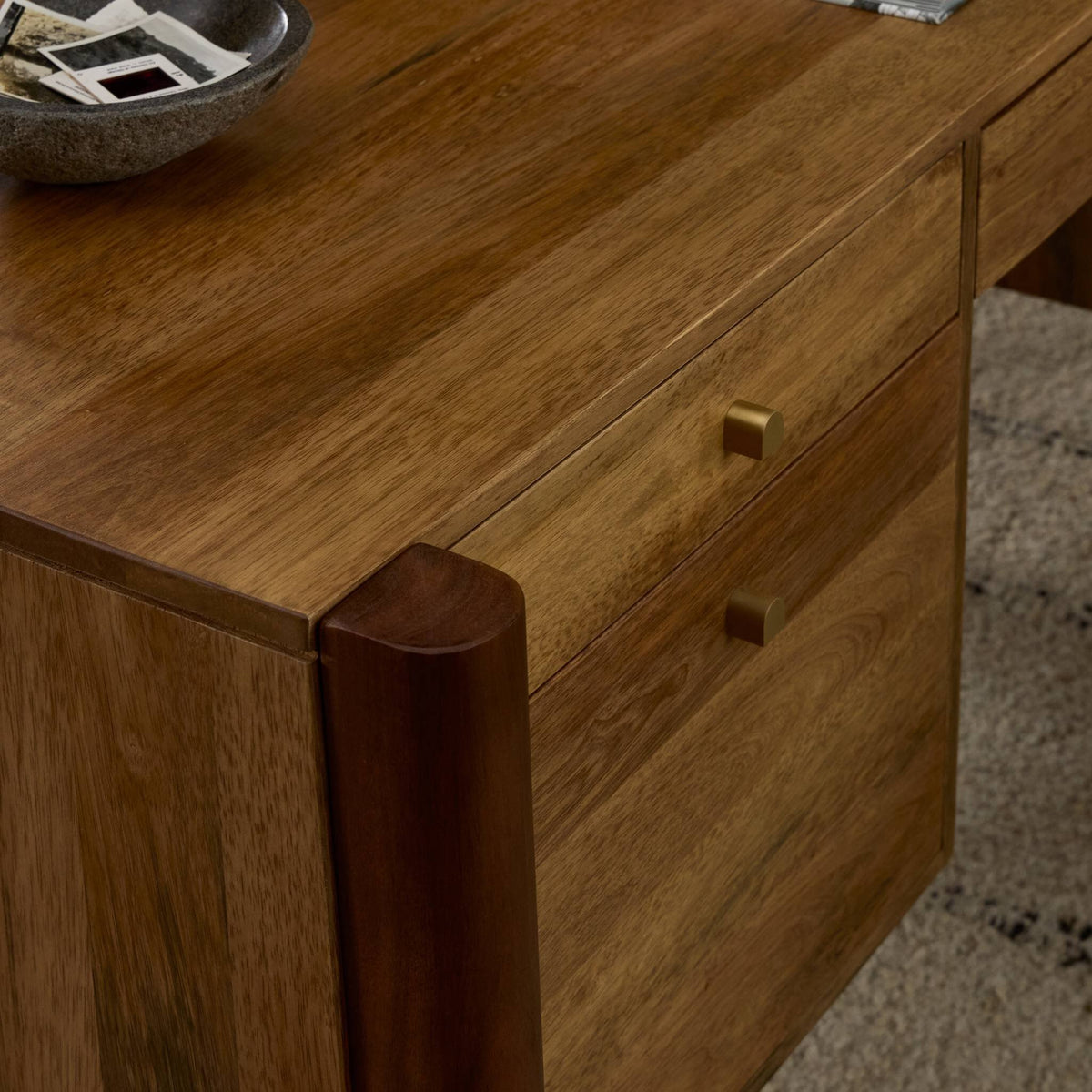 Reza Desk