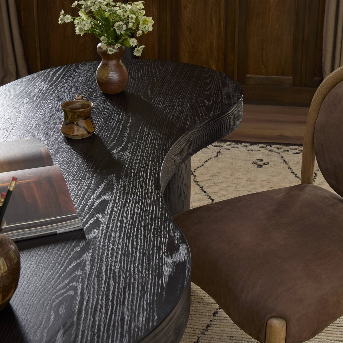 Leeds Desk
