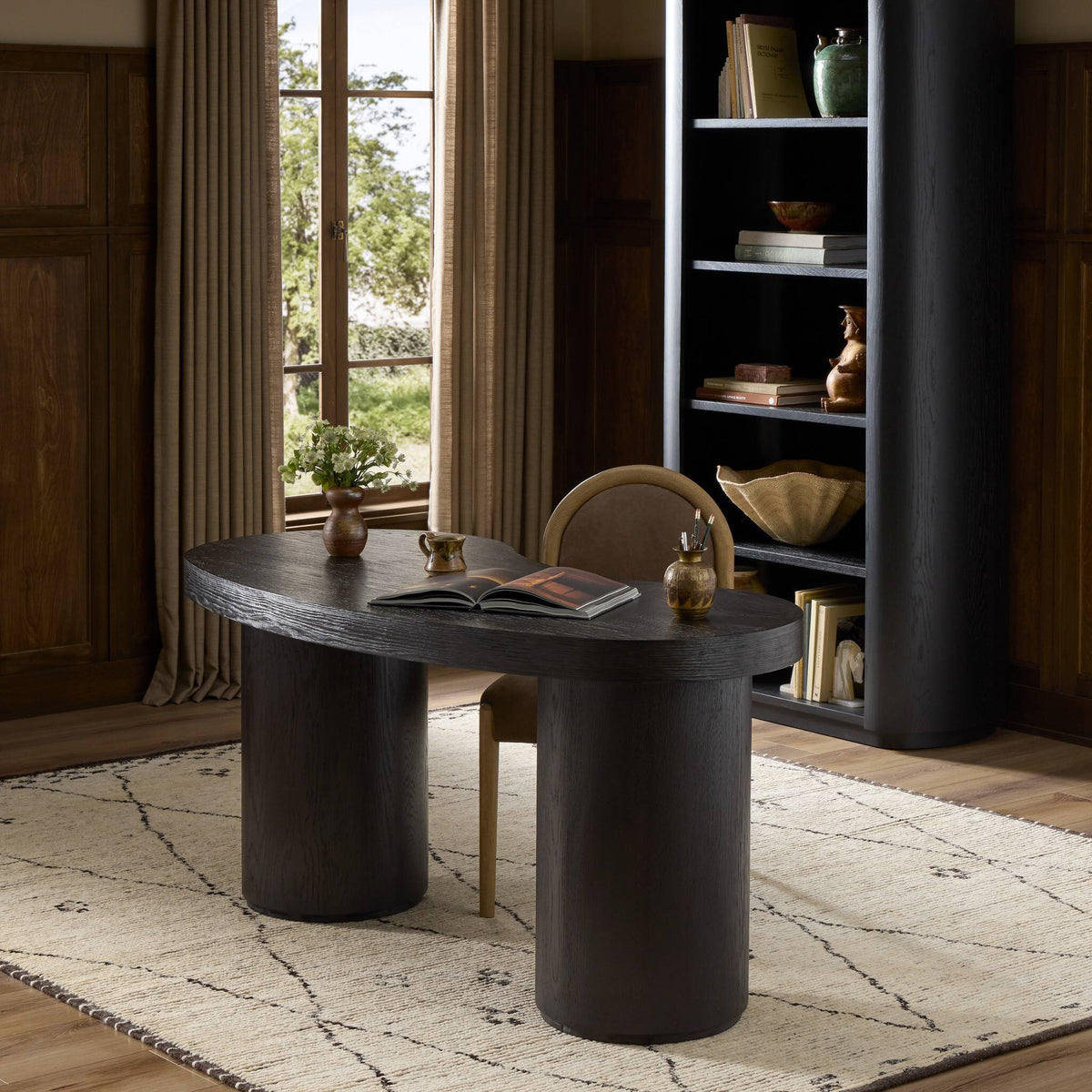 Leeds Desk