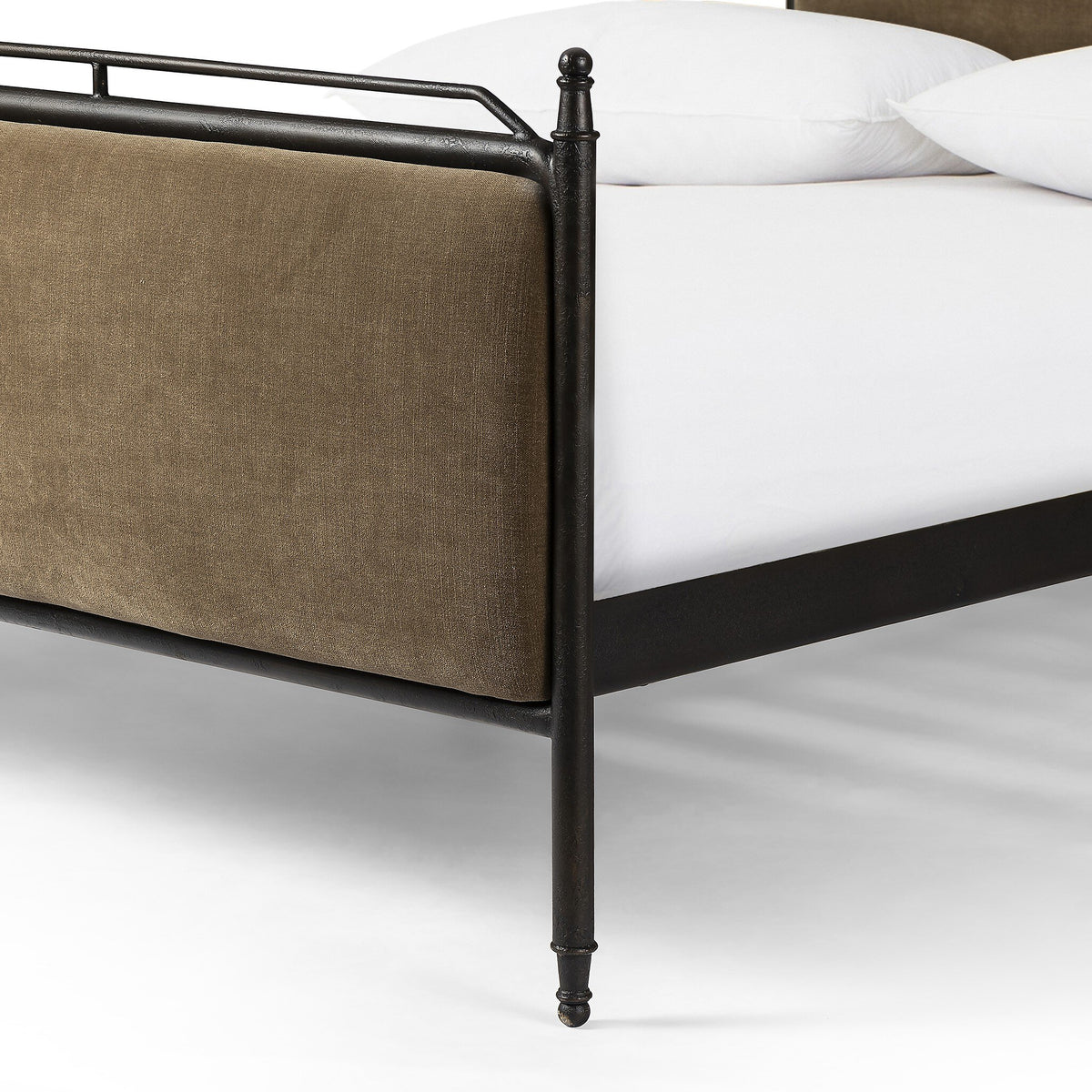 Leyla Bed