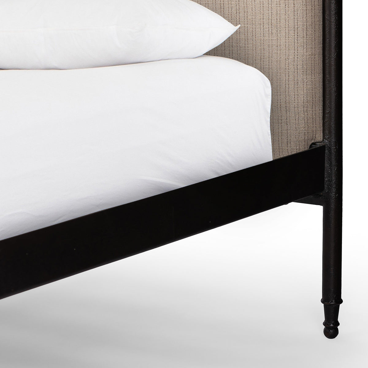 Leyla Bed