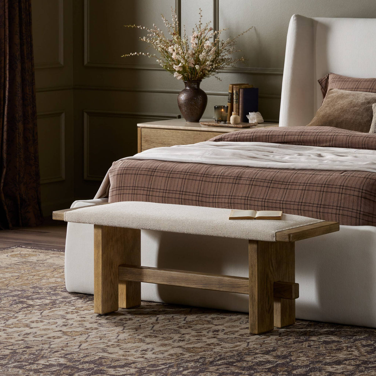 Poe Accent Bench