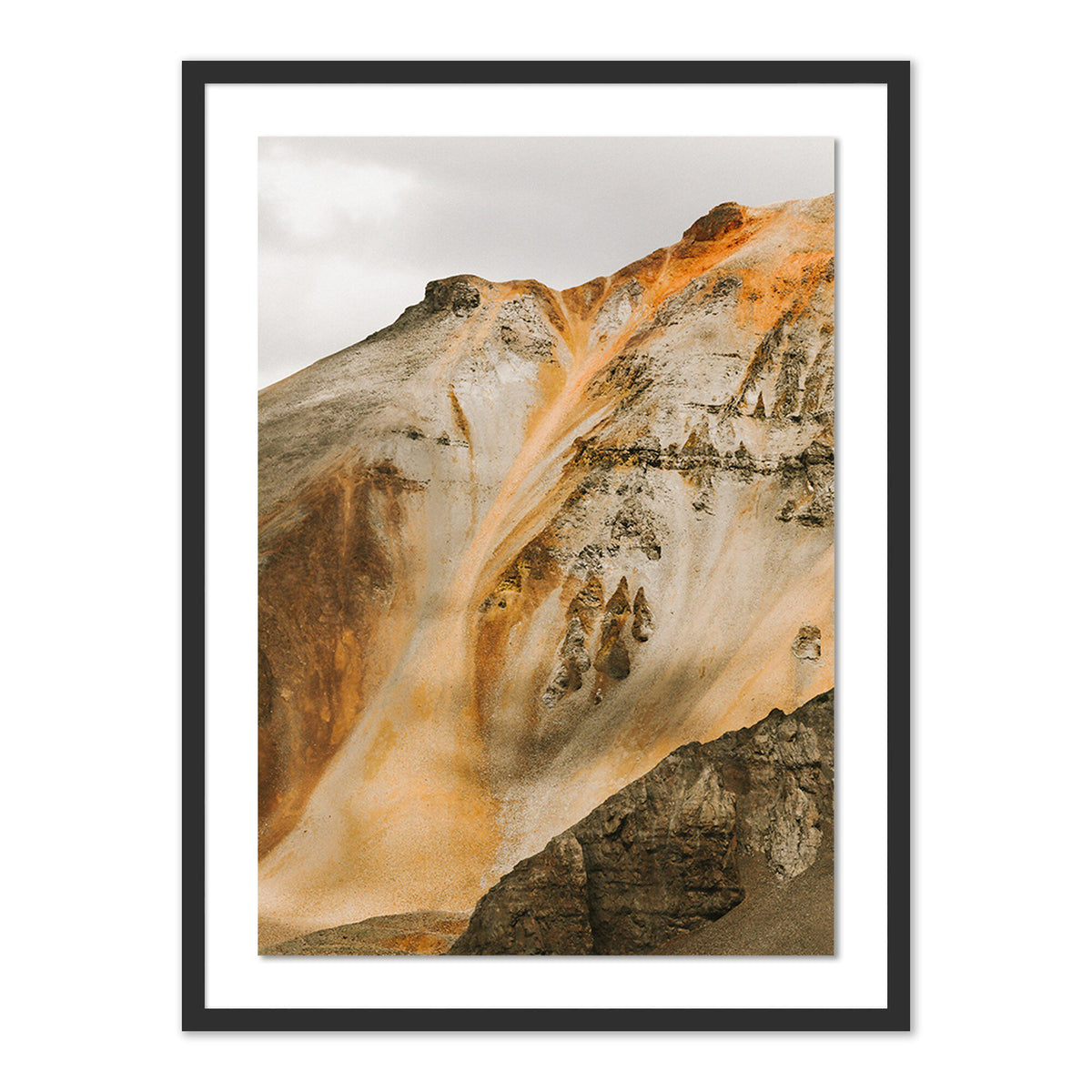 a picture of a mountain
