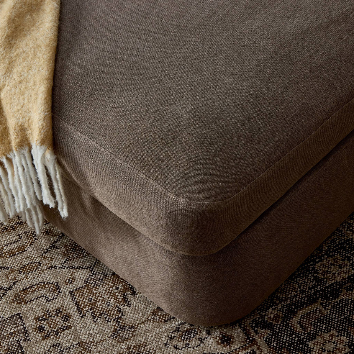 Aurelia Chaise Lounge