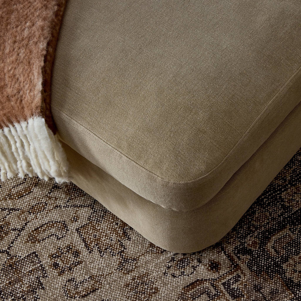 Aurelia Chaise Lounge