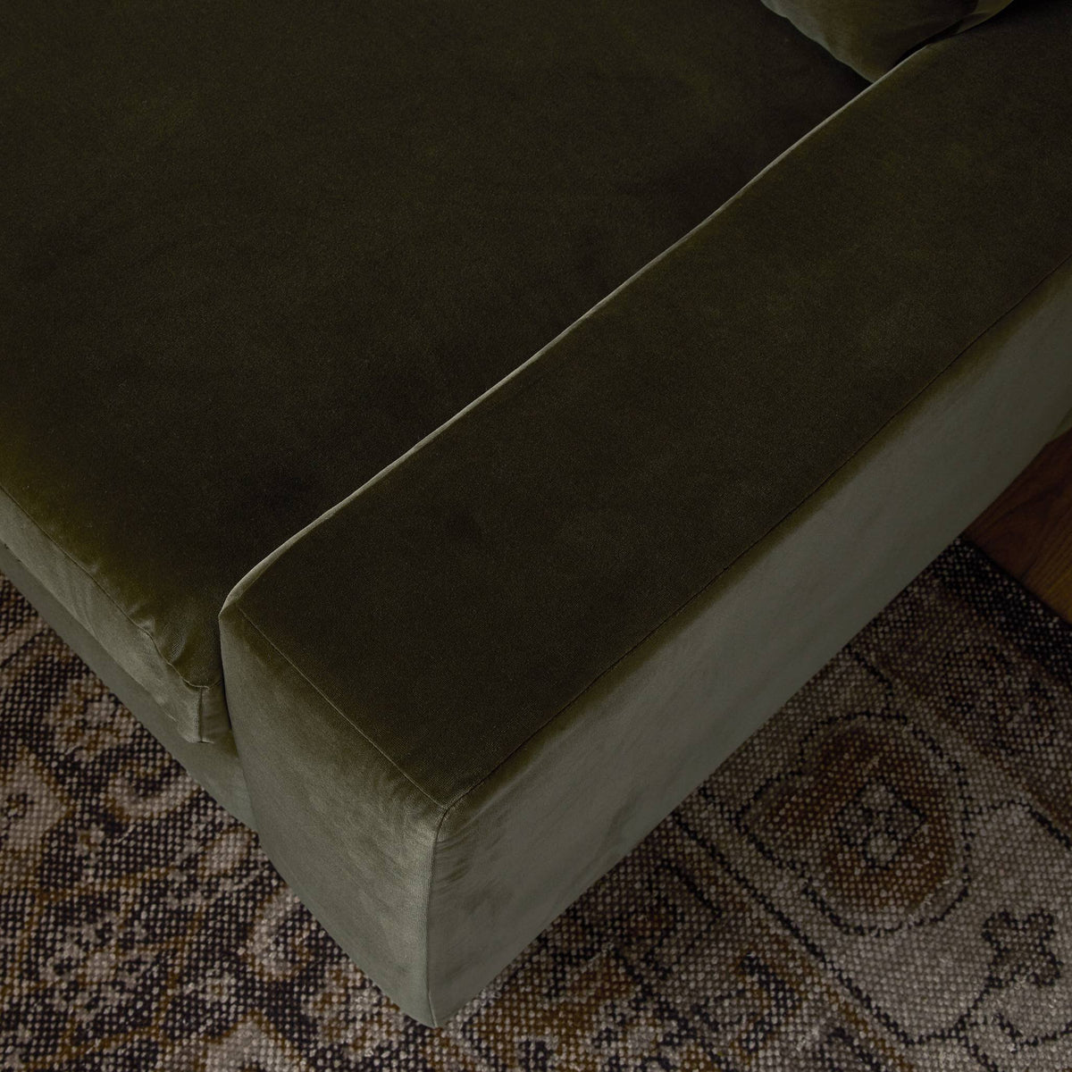 Yelena Sofa-100"