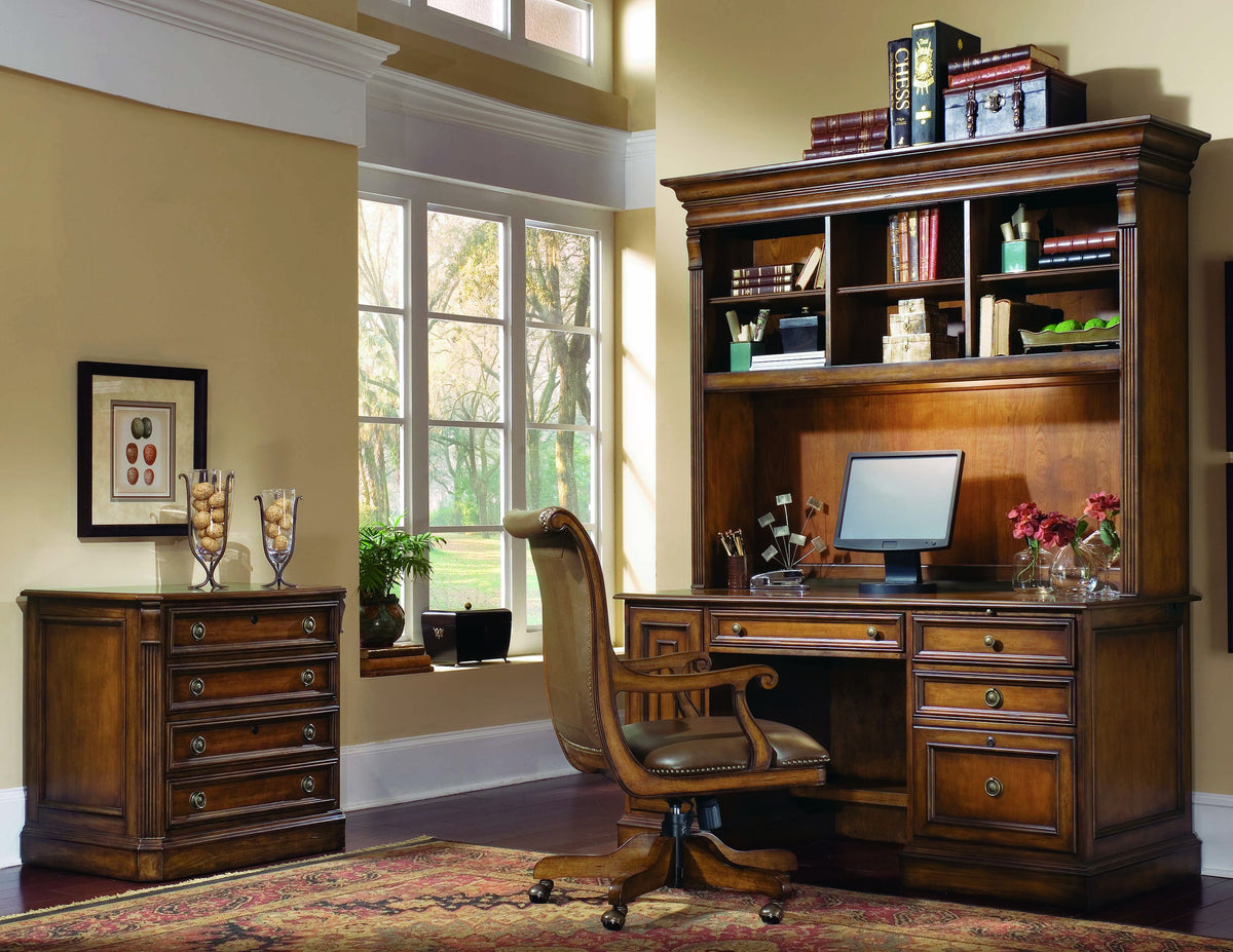 a desk and chair in a room