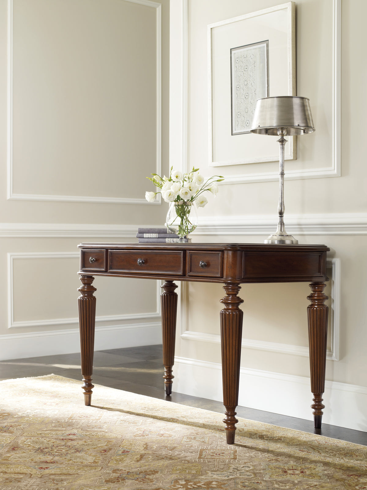 a table with a lamp and flowers on it