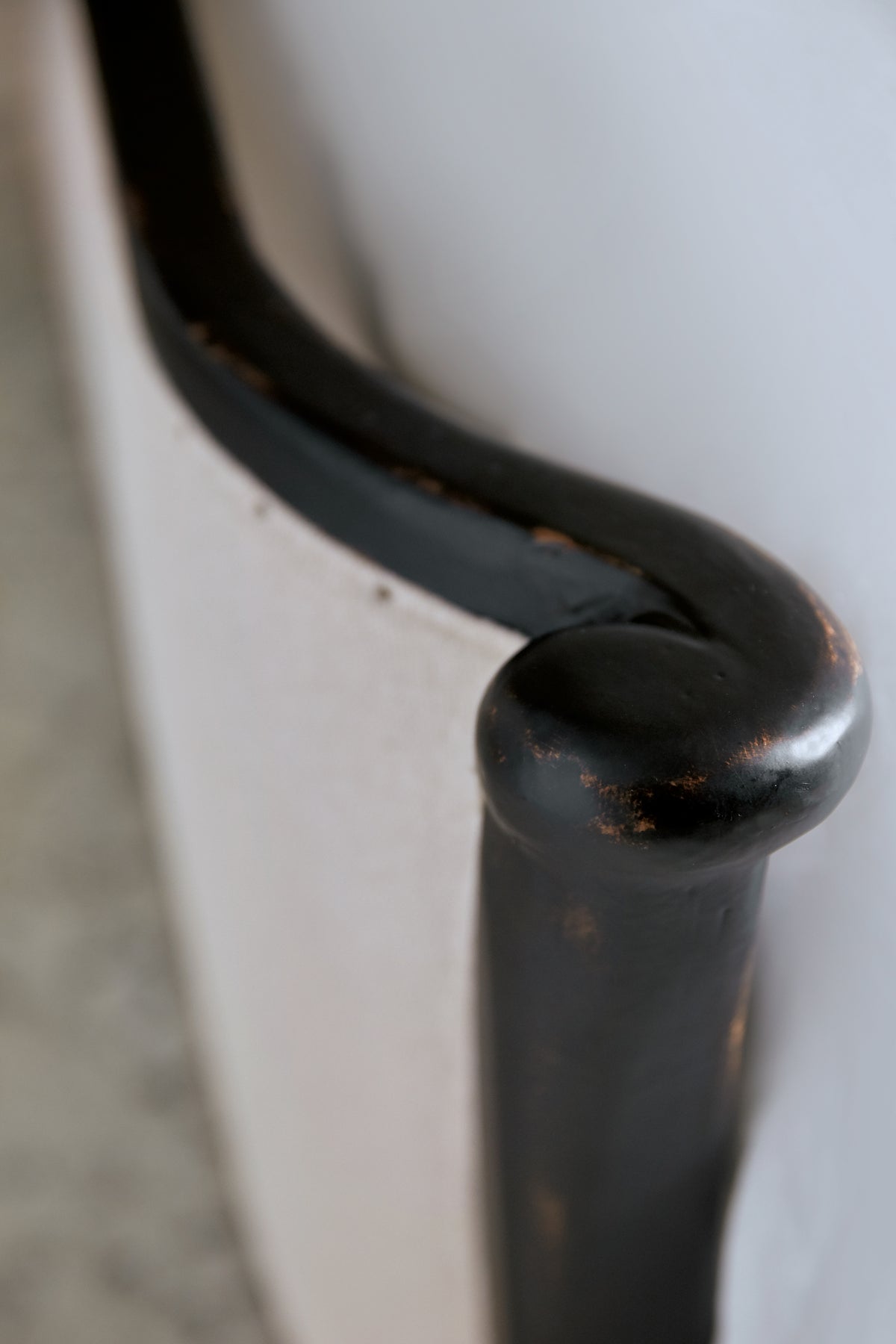 a black and white curved railing