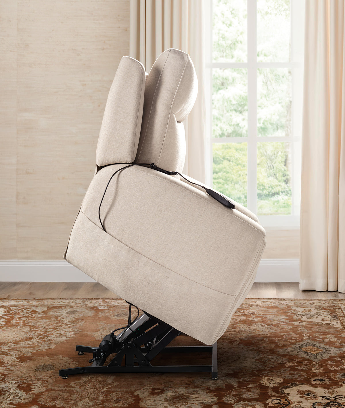 Raze Lift Reclining Chair - Hooker Furniture (HRF-3235)