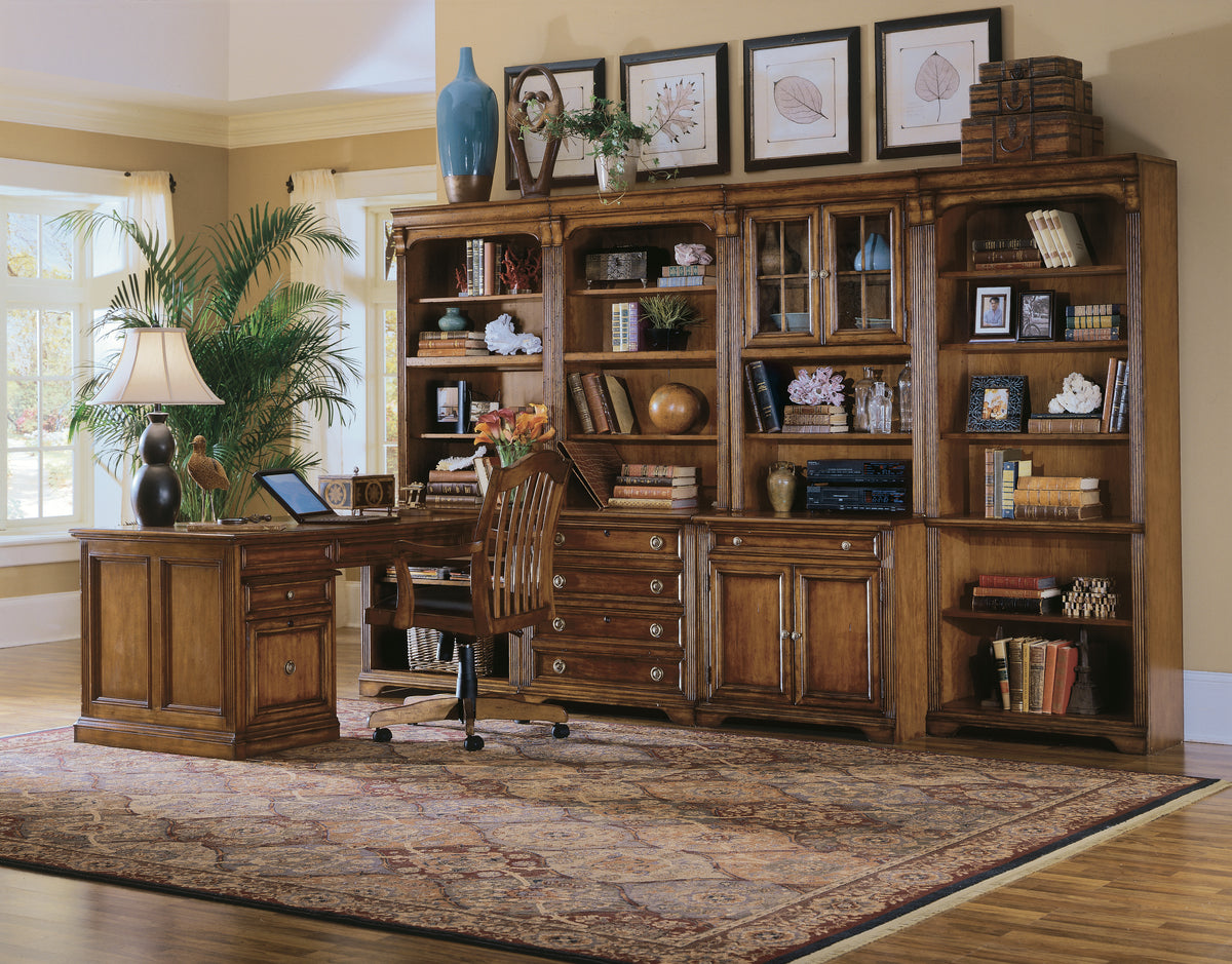 a desk and chair in a room