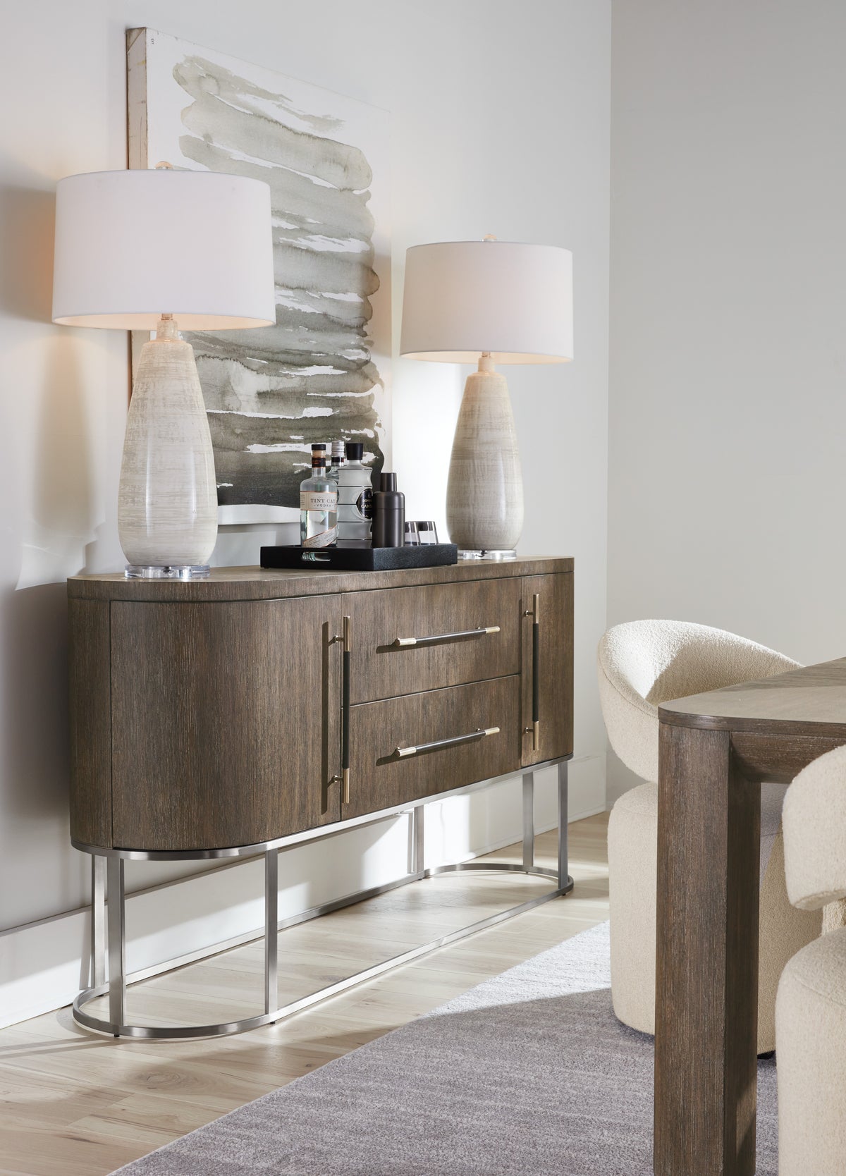 a table with two lamps on it